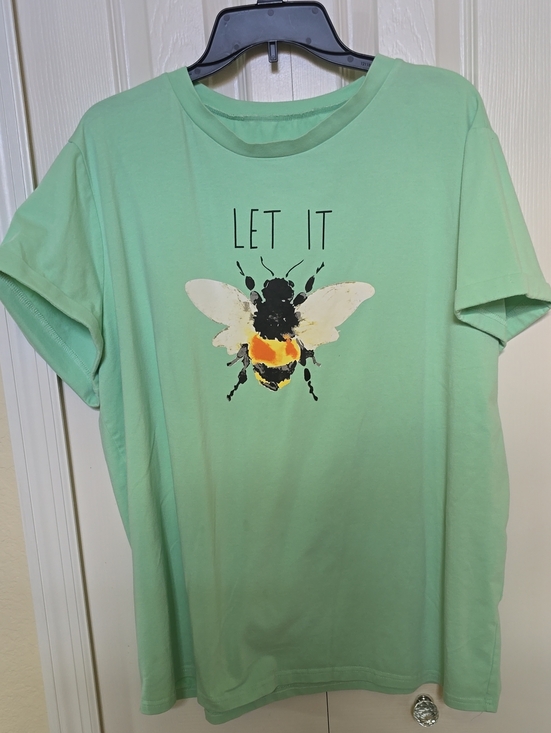 Tops - Mint Green Bee Graphic Tee - "Let It"
